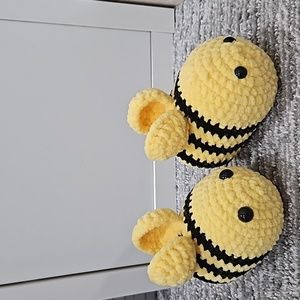 Crochet bee